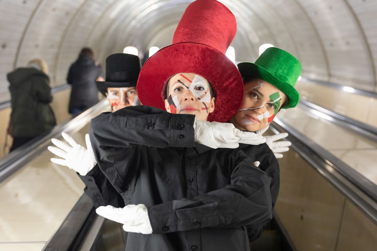 Сотрудники Бахрушинского музея провели арт-флешмоб в метро. Фото предоставлено пресс-службой Театрального музея имени Алексея Бахрушина